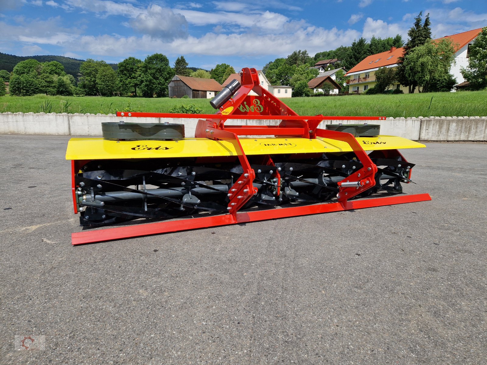 Packer & Walze van het type Jar-Met Messerwalze 3m Frontanbau Vorlaufschiene, Neumaschine in Tiefenbach (Foto 3)