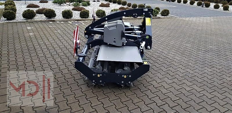 Packer & Walze van het type MD Landmaschinen AGT Frontpacker 3,0 m – 3,5 m ab, Neumaschine in Zeven (Foto 3)