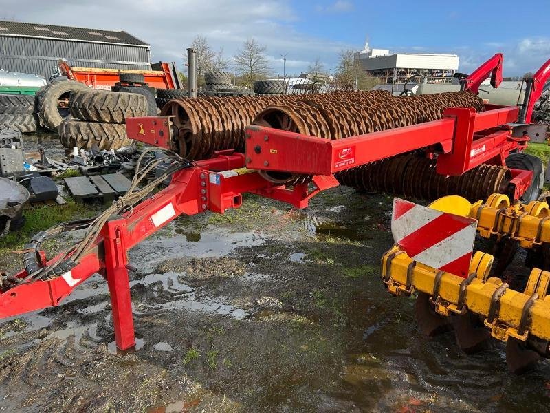 Packer & Walze van het type Quivogne ROLLMOT 830, Gebrauchtmaschine in LANDIVISIAU (Foto 1)