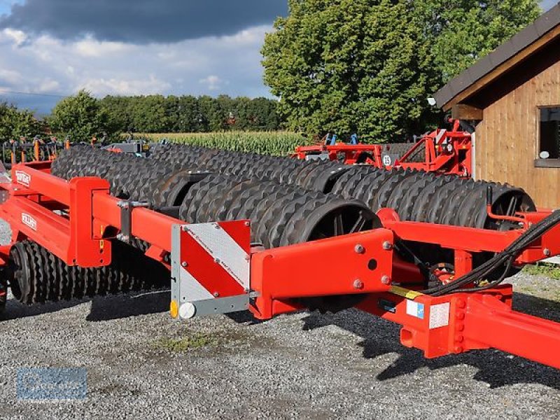 Packer & Walze des Typs Quivogne ROLLMOT -- 9.50m - 530mm Ringe, 5370kg schwer, Pendelaufhängung der äußeren Segmente--, Neumaschine in Ennigerloh