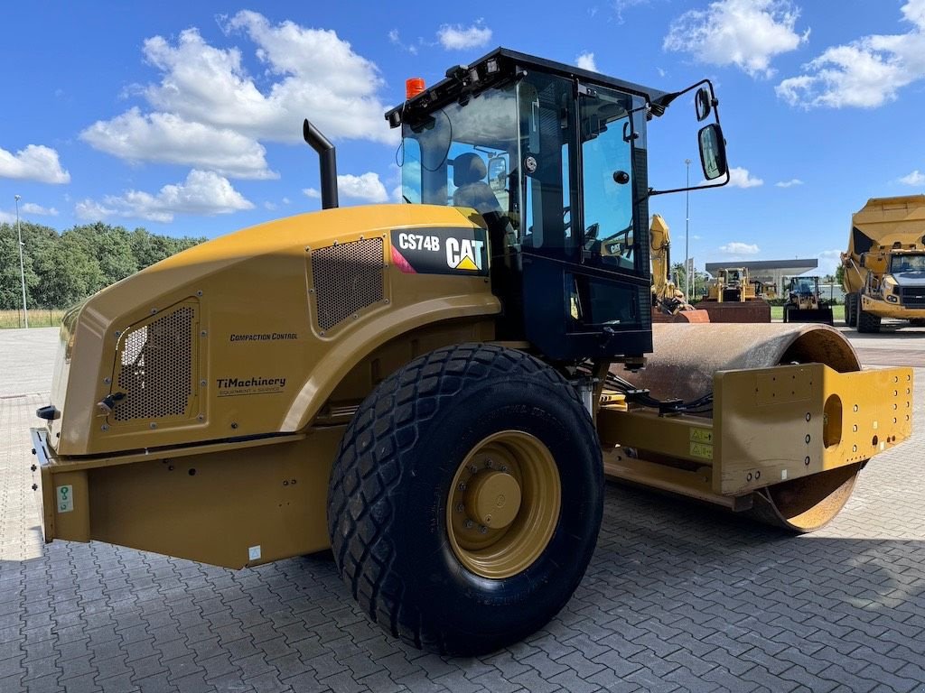 Packer & Walze van het type Sonstige Cat CS74B, Gebrauchtmaschine in Oud Gastel (Foto 4)