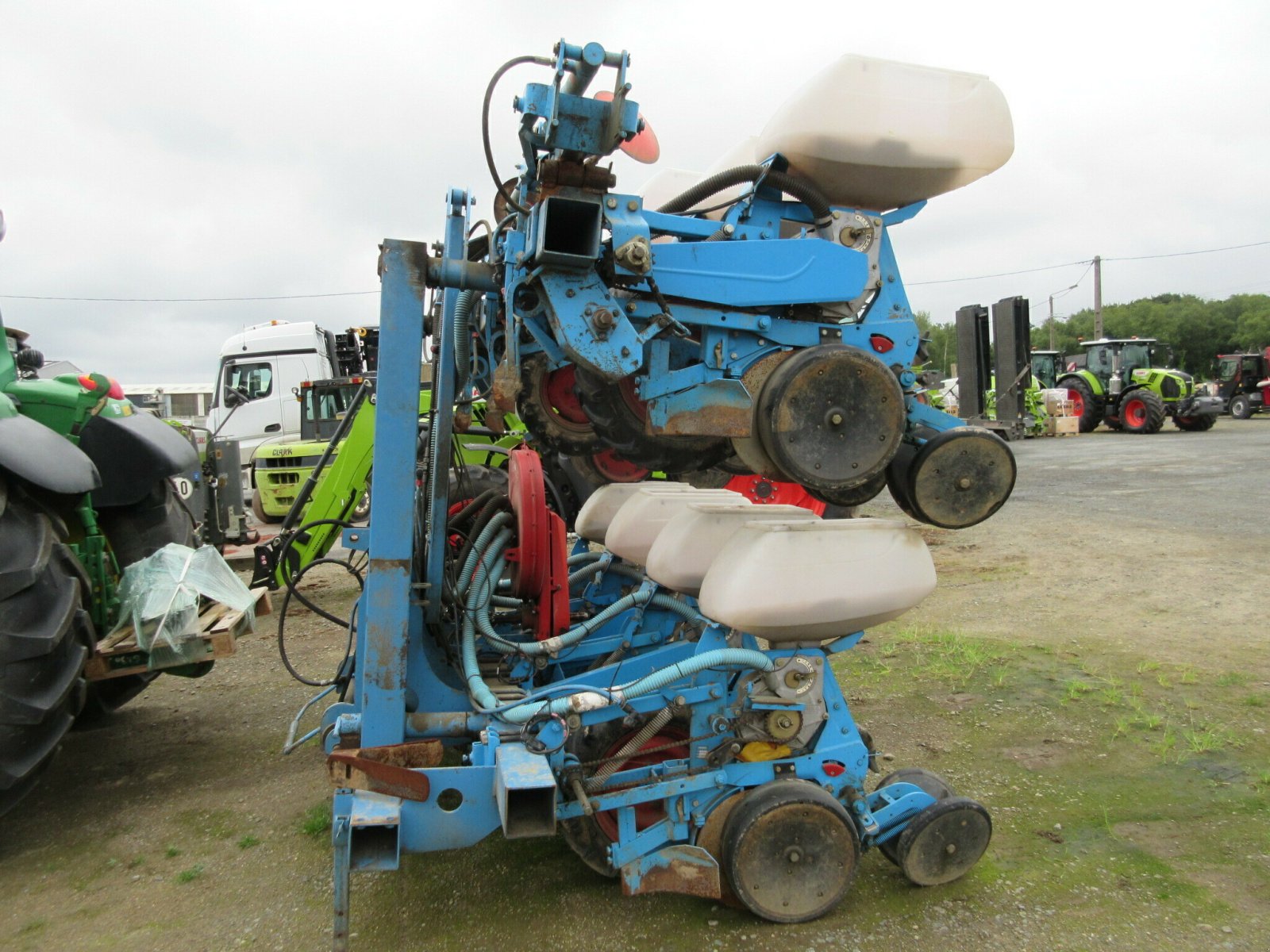 Pflanzmaschine des Typs Monosem NG + 4 8 RANGS, Gebrauchtmaschine in BEGARD (Bild 2)