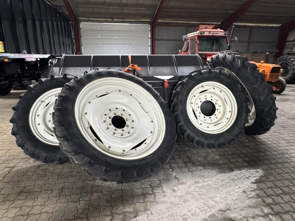 Pflegerad tipa Alliance 320/85R32 + 280/95R48 TIL VALTRA N163, Gebrauchtmaschine u Nørager (Slika 2)