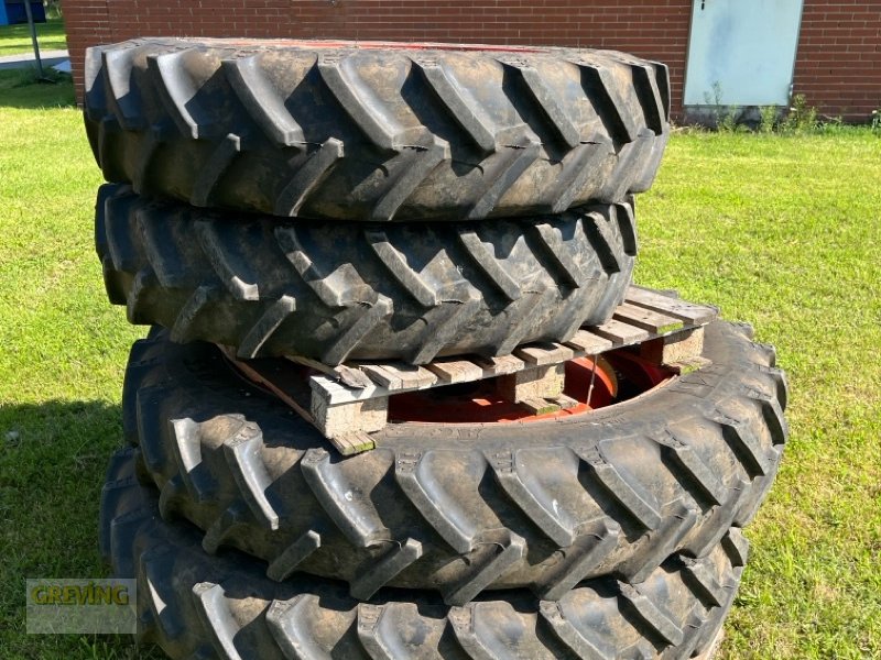 Pflegerad Türe ait BKT 300/95R46 und 270/95R32, Gebrauchtmaschine içinde Greven (resim 1)