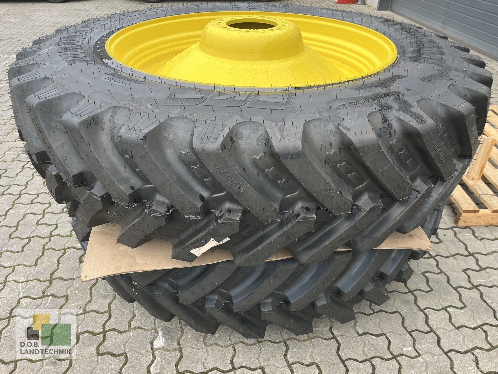 Pflegerad des Typs BKT Pflegeräder 2250 Spur 480/80R46 Pflegerad, Neumaschine in Langweid am Lech (Bild 2)