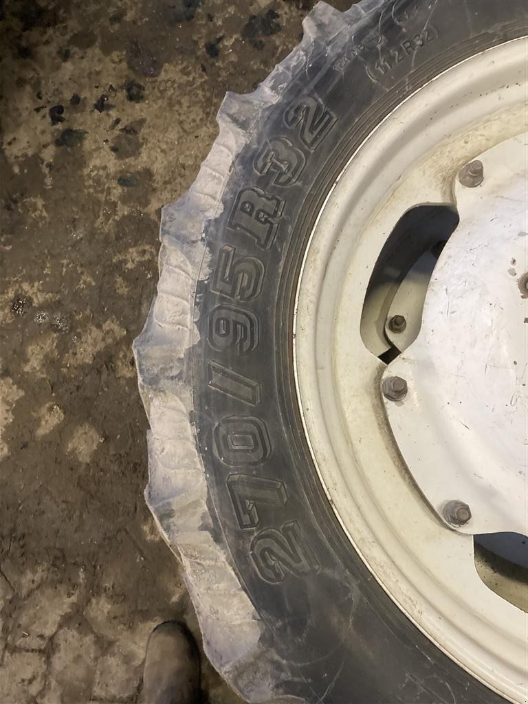 Pflegerad del tipo Taurus 300/95R46 - 270/95R32, Gebrauchtmaschine en Roskilde (Imagen 4)