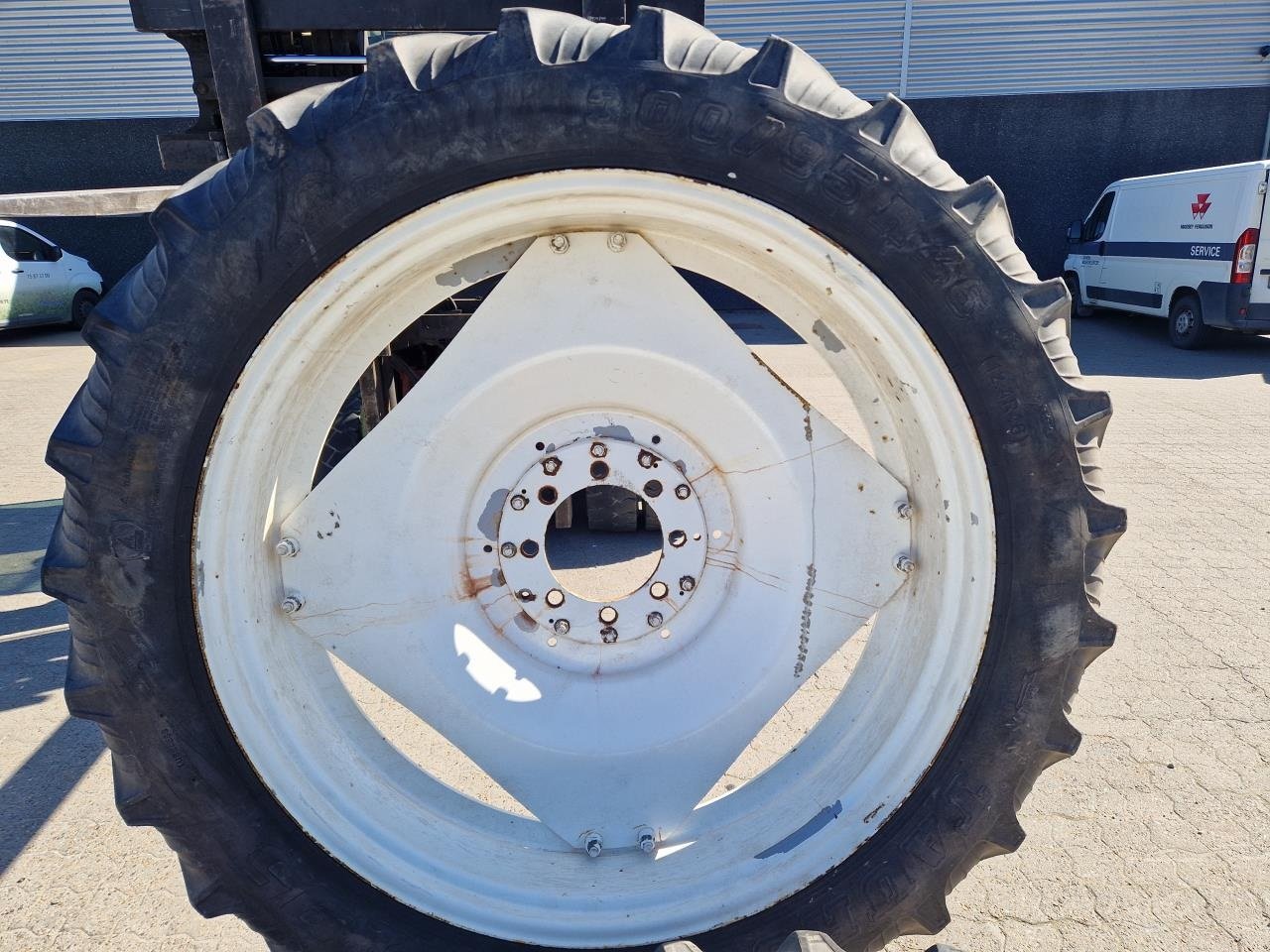 Pflegerad tipa Taurus 300/95R46, Gebrauchtmaschine u Jelling (Slika 2)