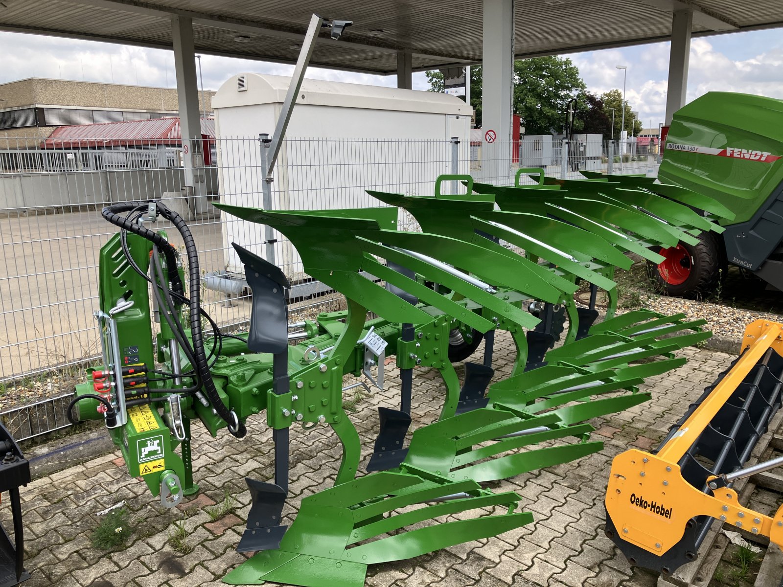 Pflug del tipo Amazone CAYROS XMS 950 V 5-Schar, Neumaschine In Homberg (Immagine 1)