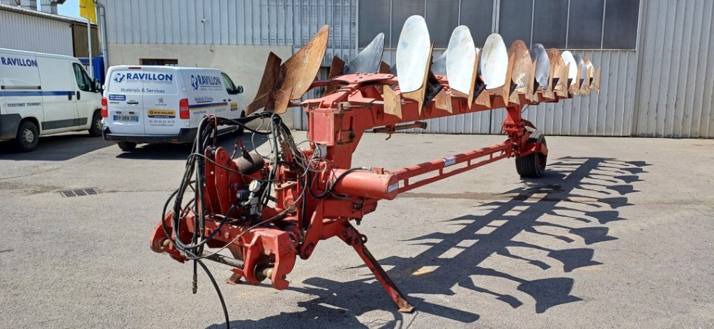 Pflug del tipo BUGNOT 8 corps, Gebrauchtmaschine In VERT TOULON (Immagine 1)