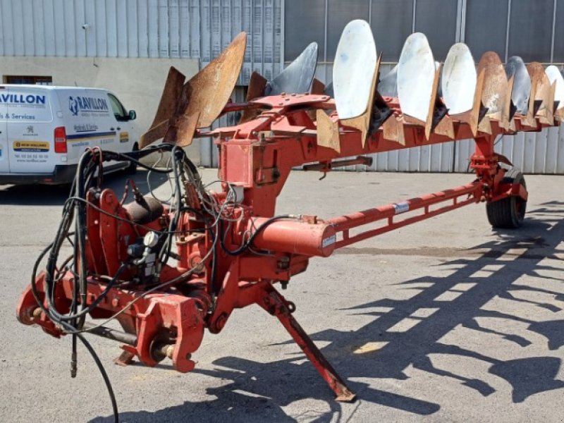 Pflug Türe ait BUGNOT 8 corps, Gebrauchtmaschine içinde VERT TOULON (resim 1)