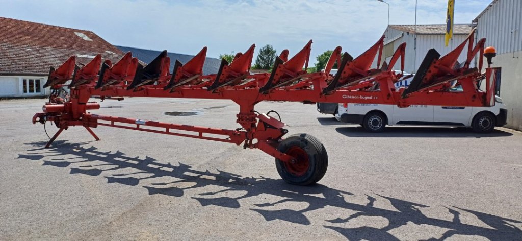 Pflug van het type BUGNOT 8 corps, Gebrauchtmaschine in VERT TOULON (Foto 4)