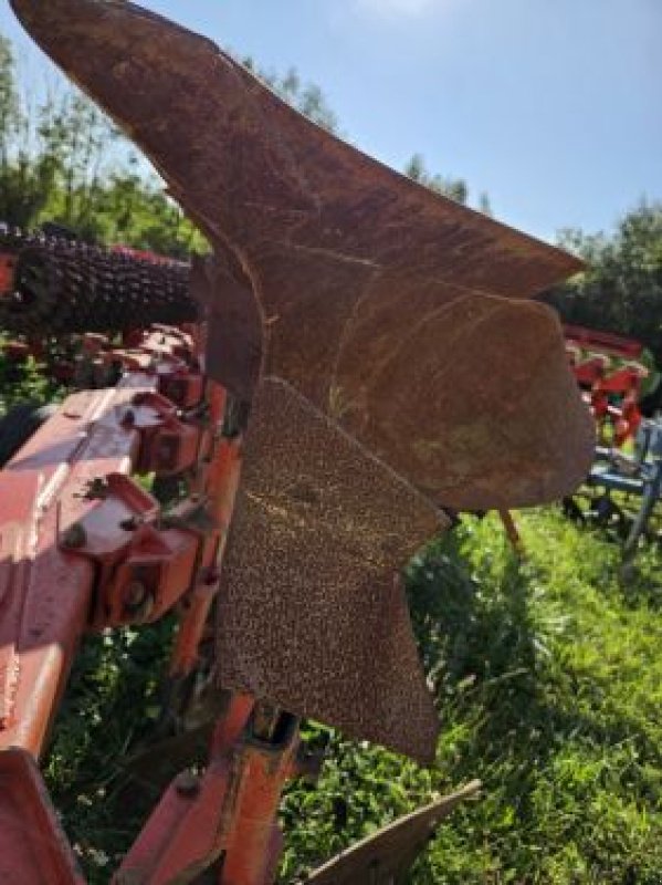 Pflug des Typs BUGNOT RB 7, Gebrauchtmaschine in Piennes (Bild 2)