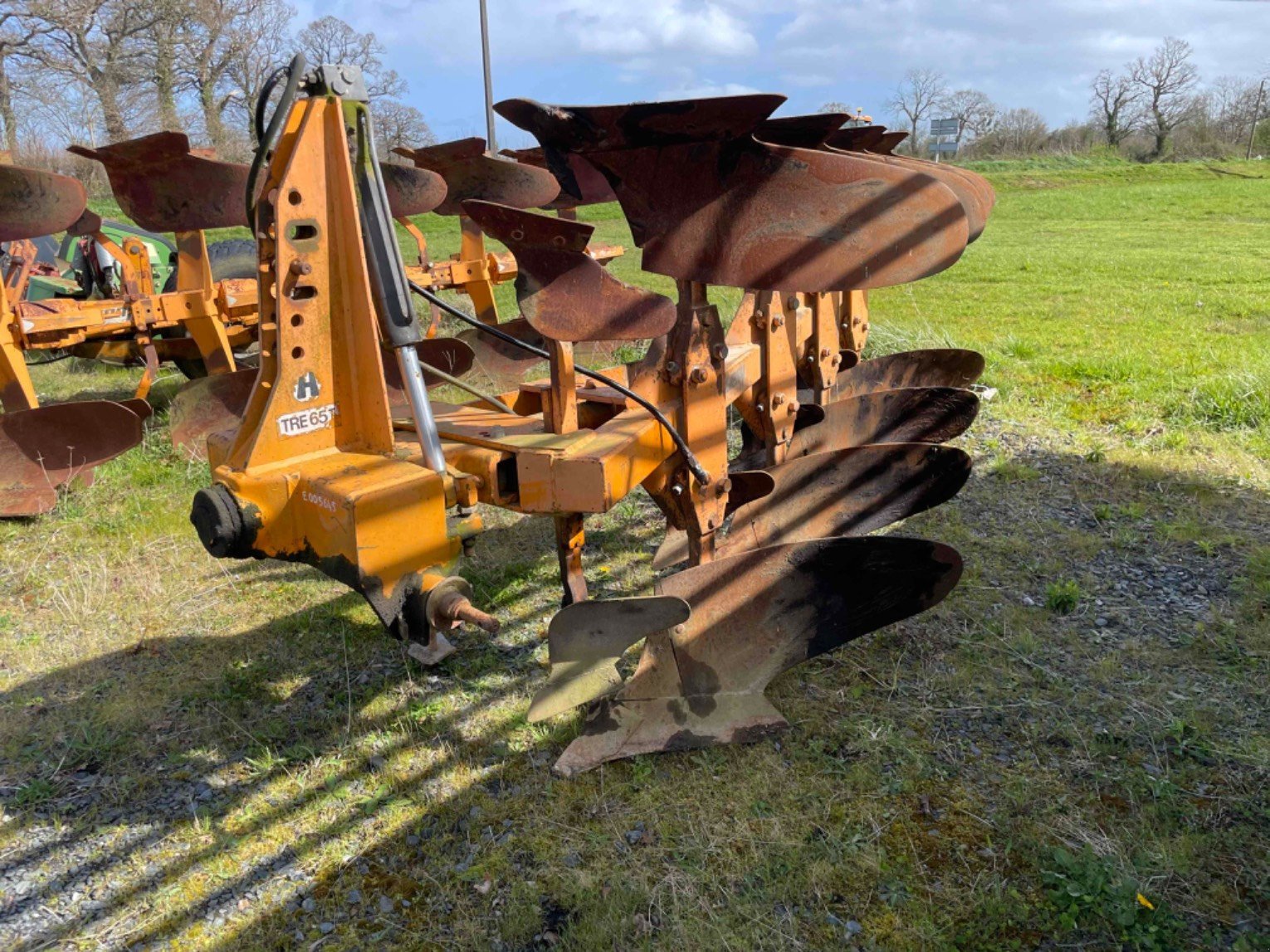 Pflug of the type Huard Charrue TRE65T 4 CORPS Huard, Gebrauchtmaschine in SAINT CLAIR SUR ELLE (Picture 1)