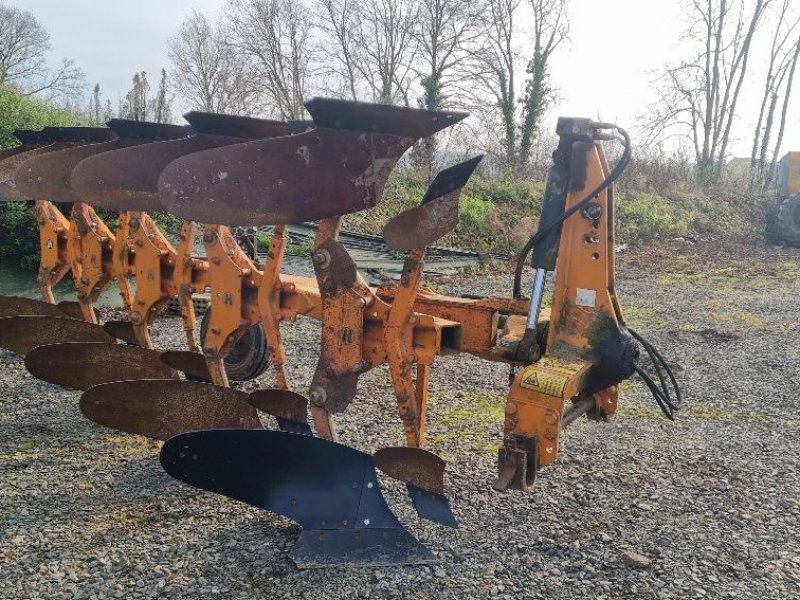 Pflug du type Huard MASTER 120, Gebrauchtmaschine en Savigny sur Braye (Photo 1)