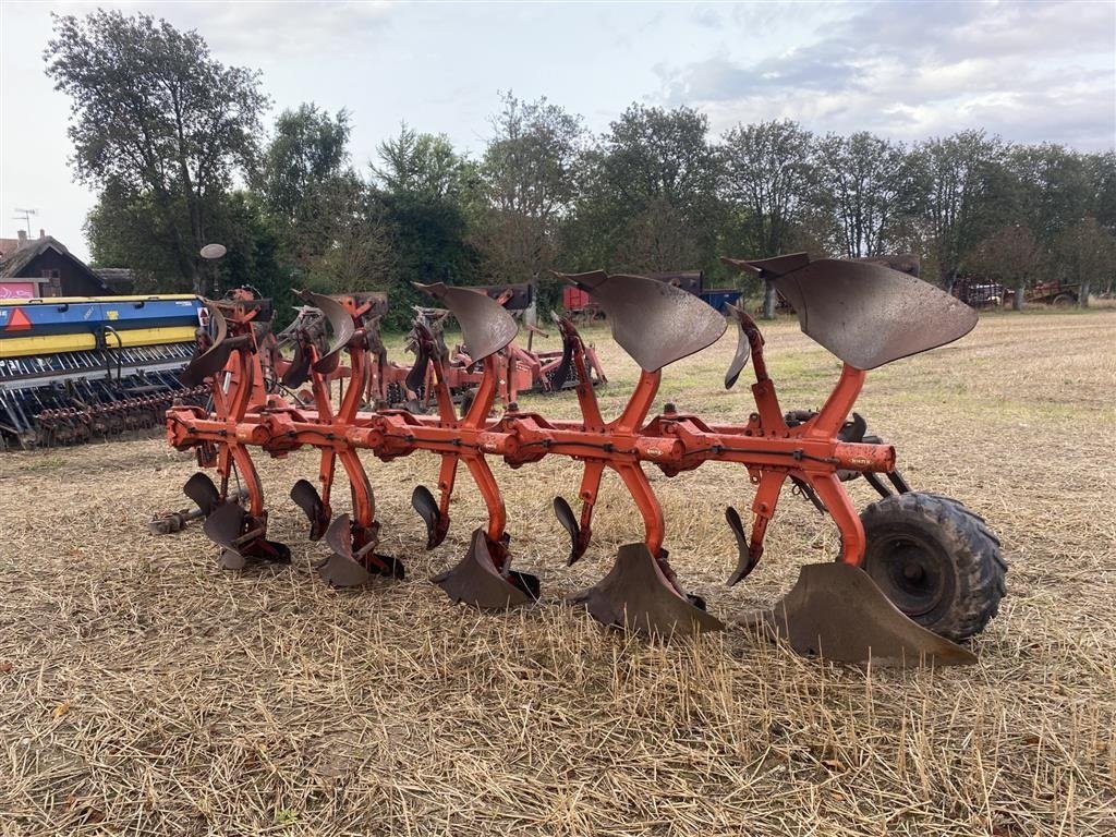 Pflug a típus Kuhn 5f VariMaster 151 NSH velholdt, Gebrauchtmaschine ekkor: øster ulslev (Kép 2)