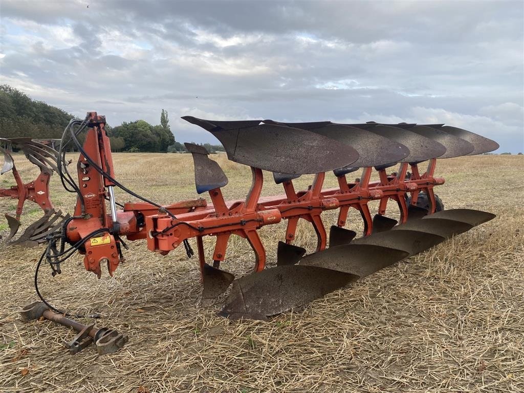 Pflug a típus Kuhn 5f VariMaster 151 NSH velholdt, Gebrauchtmaschine ekkor: øster ulslev (Kép 1)