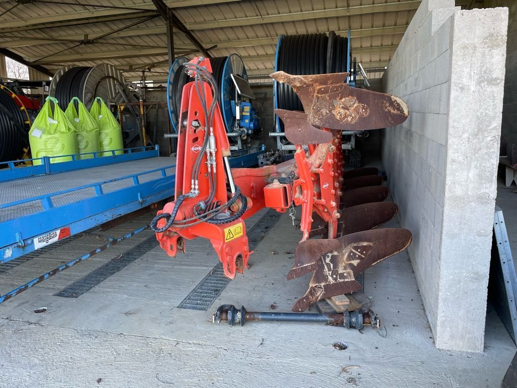 Pflug van het type Kuhn Charrue MM 153 5ET Kuhn, Gebrauchtmaschine in ST ELIX THEUX (Foto 2)