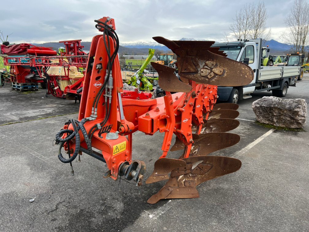 Pflug van het type Kuhn MM 153 5ET, Gebrauchtmaschine in ST ELIX THEUX (Foto 2)