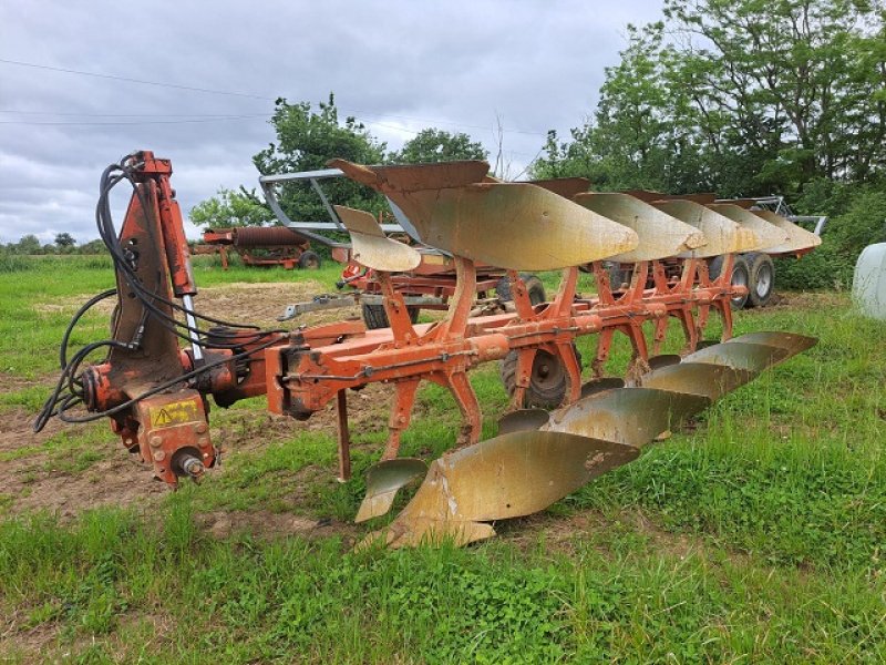 Pflug del tipo Kuhn VARI-M 151, Gebrauchtmaschine en PITHIVIERS Cedex (Imagen 1)