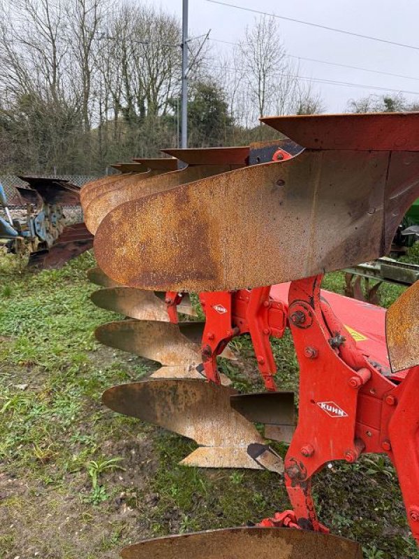 Pflug van het type Kuhn VARI MASTER 122, Gebrauchtmaschine in BOSC LE HARD (Foto 4)