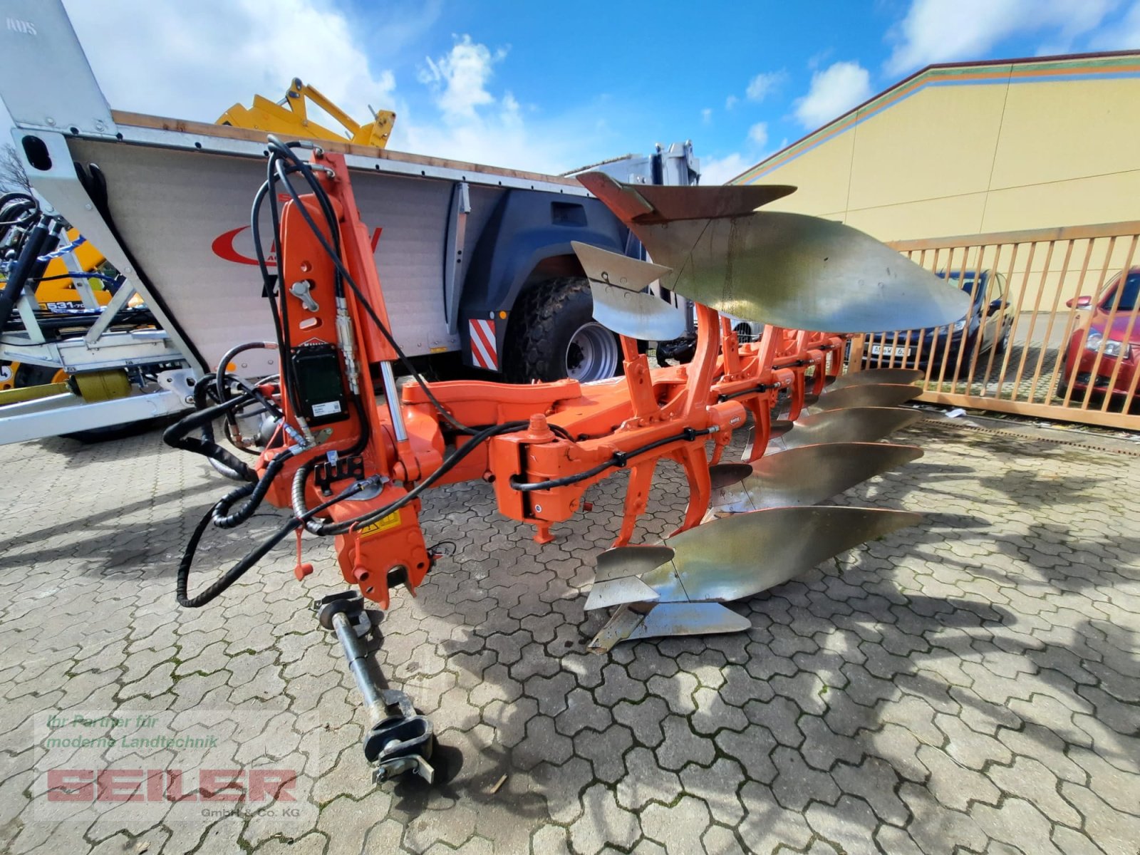 Pflug van het type Kuhn Vari-Master 153 NSH TPo 5-Schar, Neumaschine in Parsberg (Foto 1)