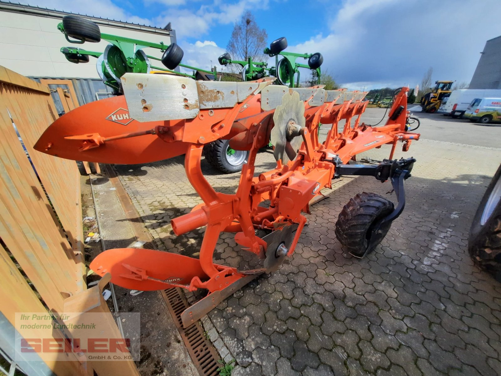 Pflug van het type Kuhn Vari-Master 153 NSH TPo 5-Schar, Neumaschine in Parsberg (Foto 5)