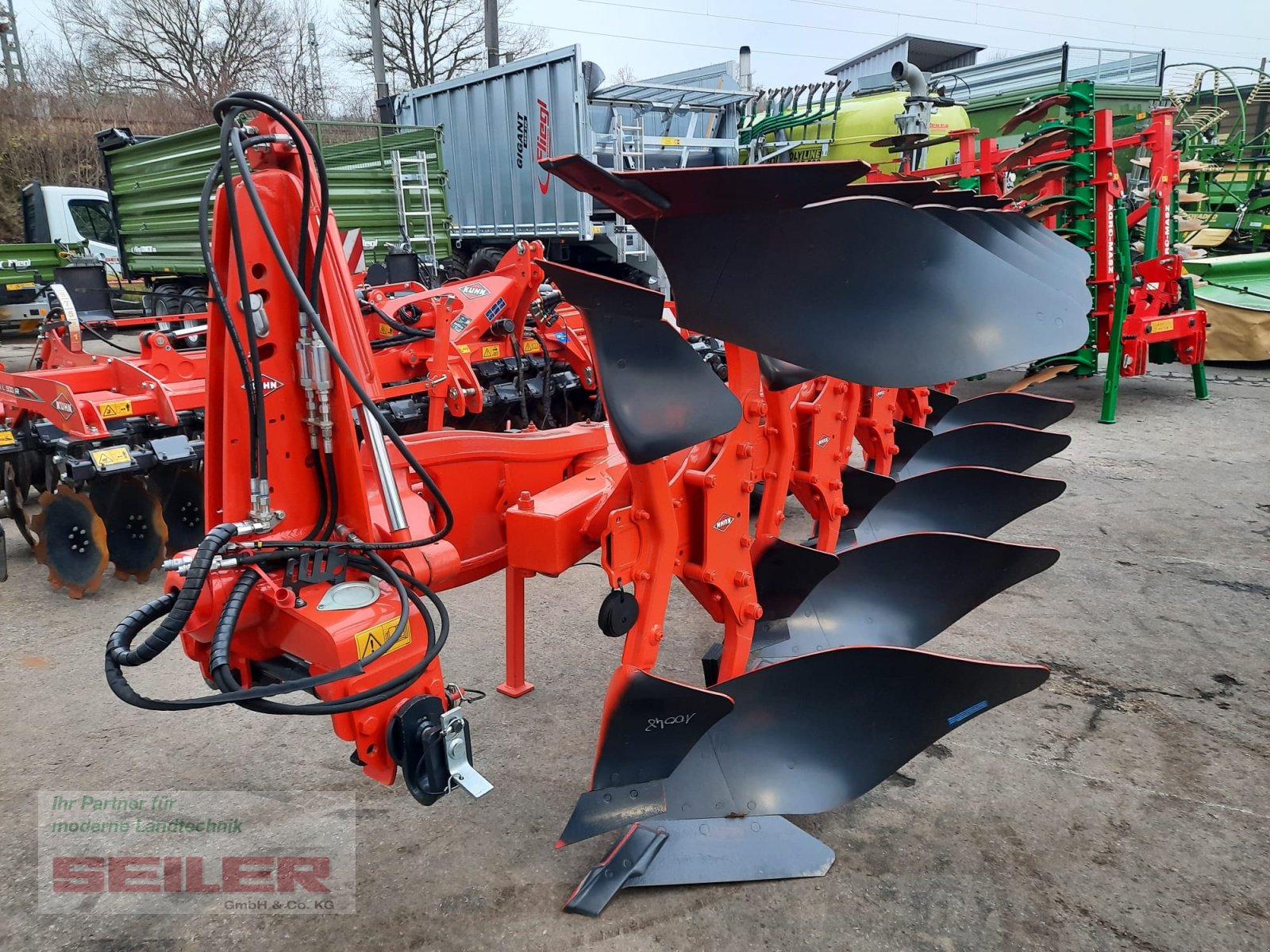 Pflug van het type Kuhn Vari-Master 153T LPo 5-Schar, Neumaschine in Ansbach (Foto 1)