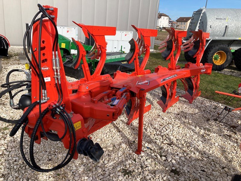 Pflug van het type Kuhn VARIMASTER 153 4E NSH, Neumaschine in Chavornay (Foto 2)