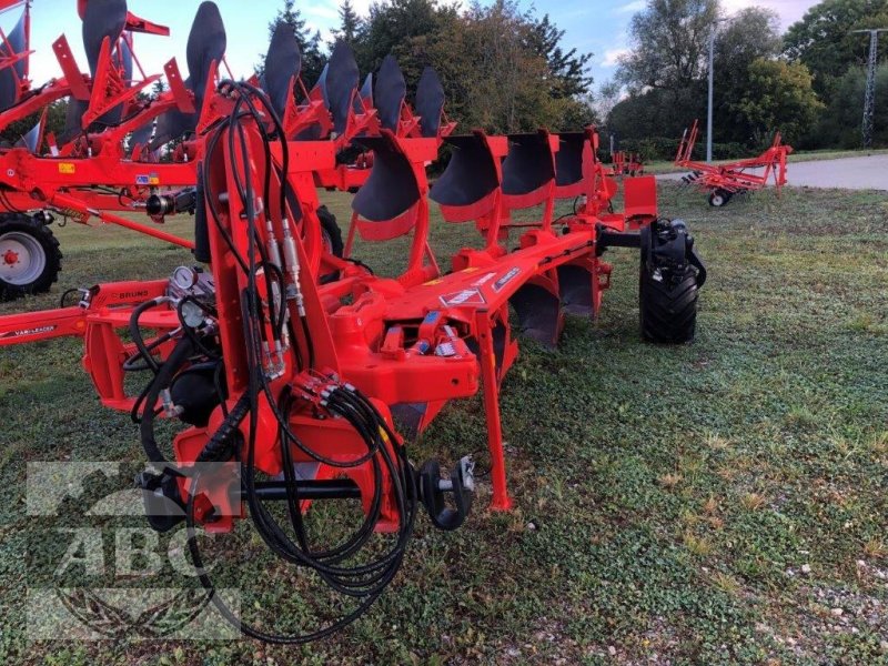 Pflug del tipo Kuhn VM 153 5, Neumaschine en Klein Bünzow