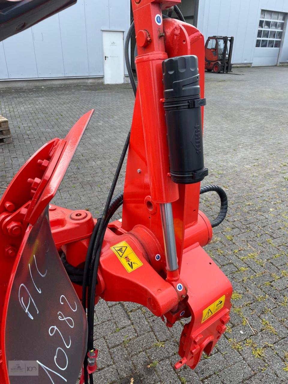 Pflug del tipo Kuhn VM153 5T 80/102, Neumaschine en Eslohe–Bremke (Imagen 4)