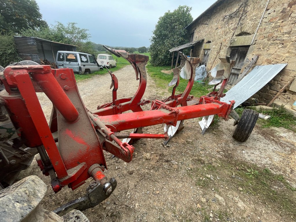 Pflug du type Kverneland TRISOCS NON STOP MECANIQUE, Gebrauchtmaschine en UZERCHE (Photo 4)