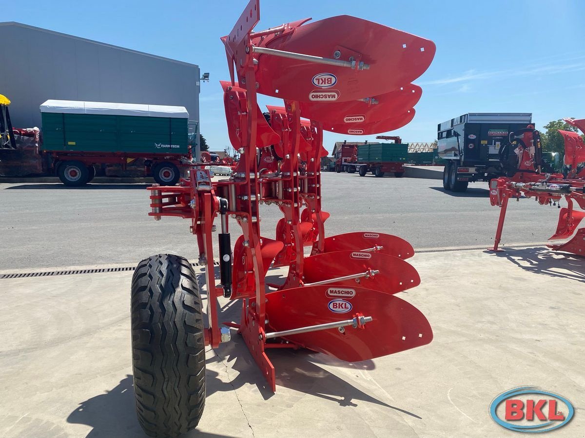 Pflug of the type Maschio UNICO M VARIO 3+0, 3+1, Neumaschine in Rovisce (Picture 3)