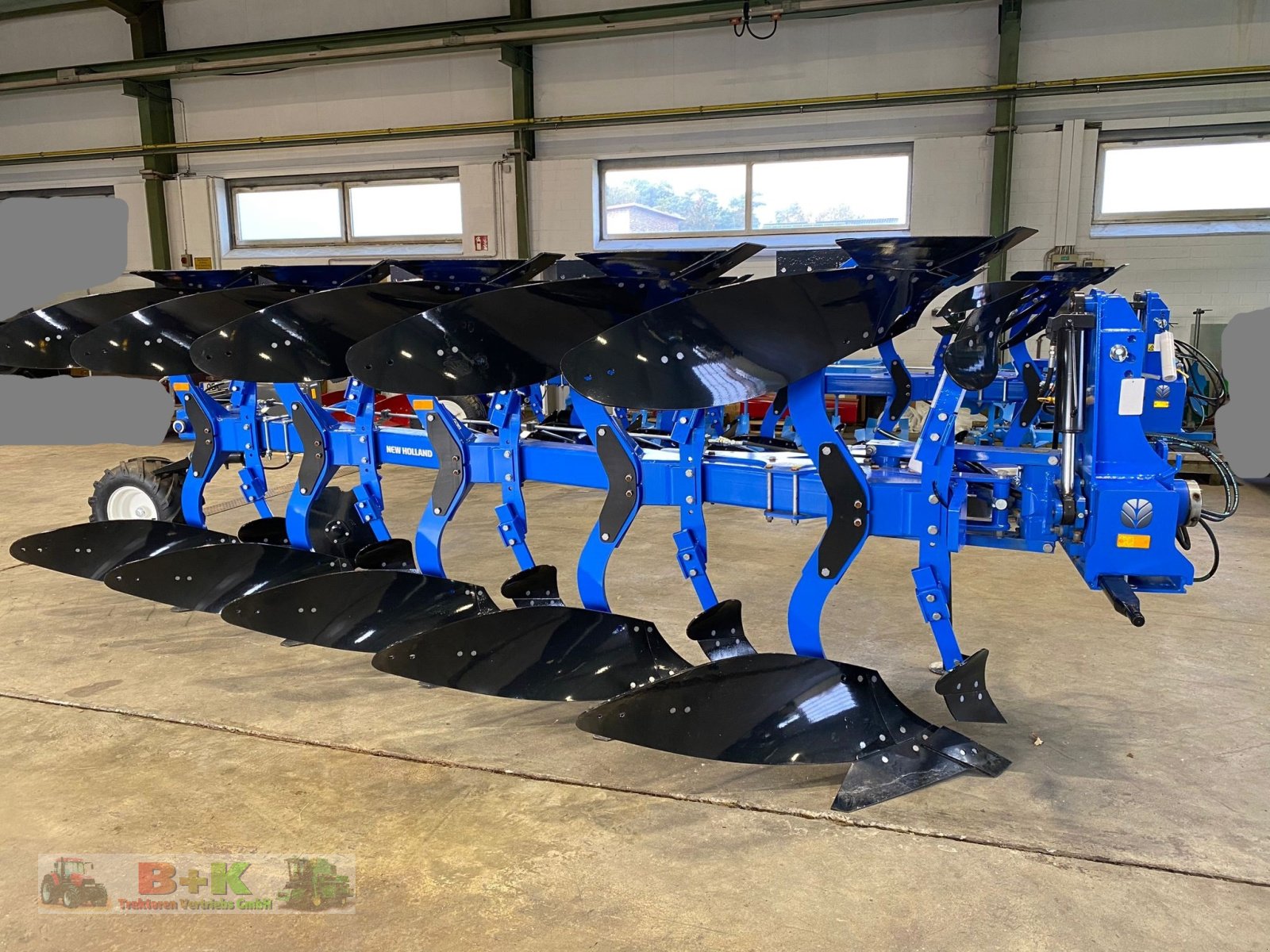 Pflug tipa New Holland PM5980S AX, Neumaschine u Kettenkamp (Slika 2)