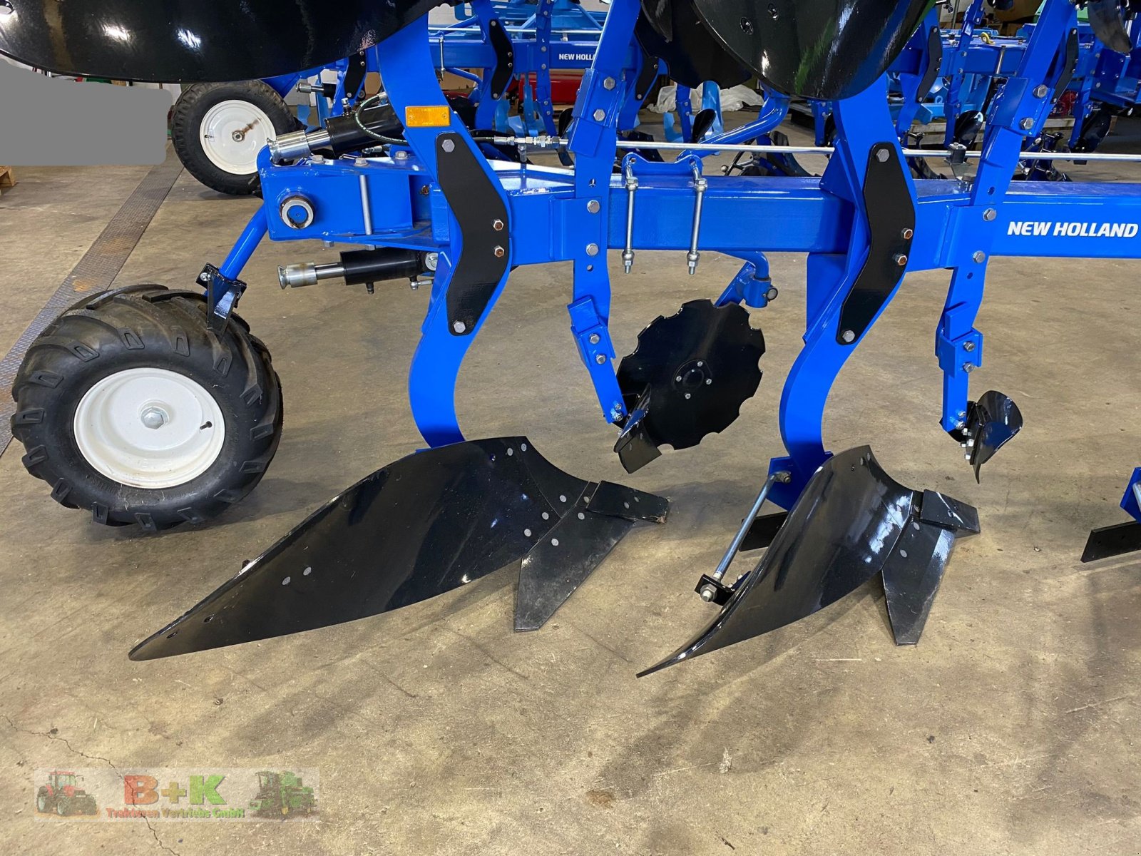 Pflug tipa New Holland PM5980S AX, Neumaschine u Kettenkamp (Slika 7)