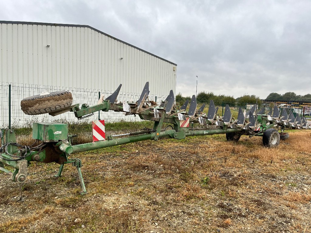 Pflug du type Sonstige 12 chariot, Gebrauchtmaschine en VERT TOULON (Photo 1)