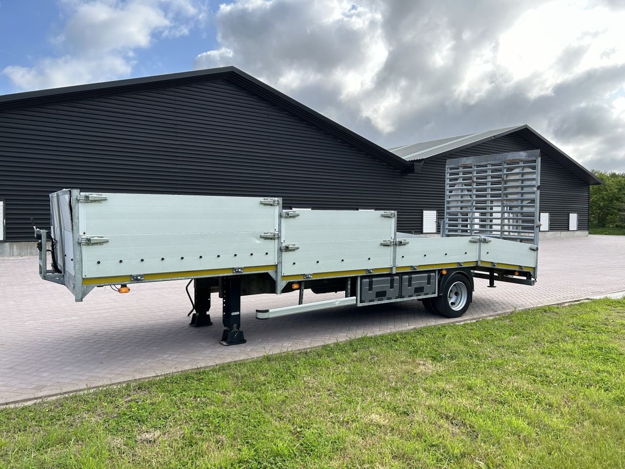 PKW-Anhänger del tipo Sonstige be oplegger 6.6 ton semi dieplad be oplegger 6.6 ton semi dieplad mambour oprijklep met hydraul, Gebrauchtmaschine In Putten (Immagine 1)