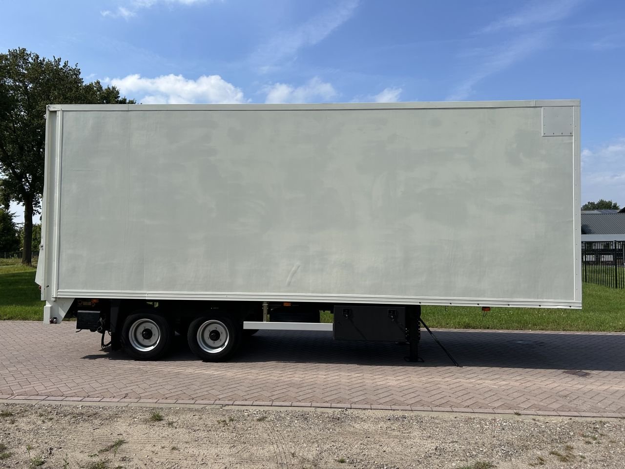 PKW-Anhänger van het type Sonstige be oplegger 8500 kg doornwaard schuifzeilen laadklep 1500, Gebrauchtmaschine in Putten (Foto 2)