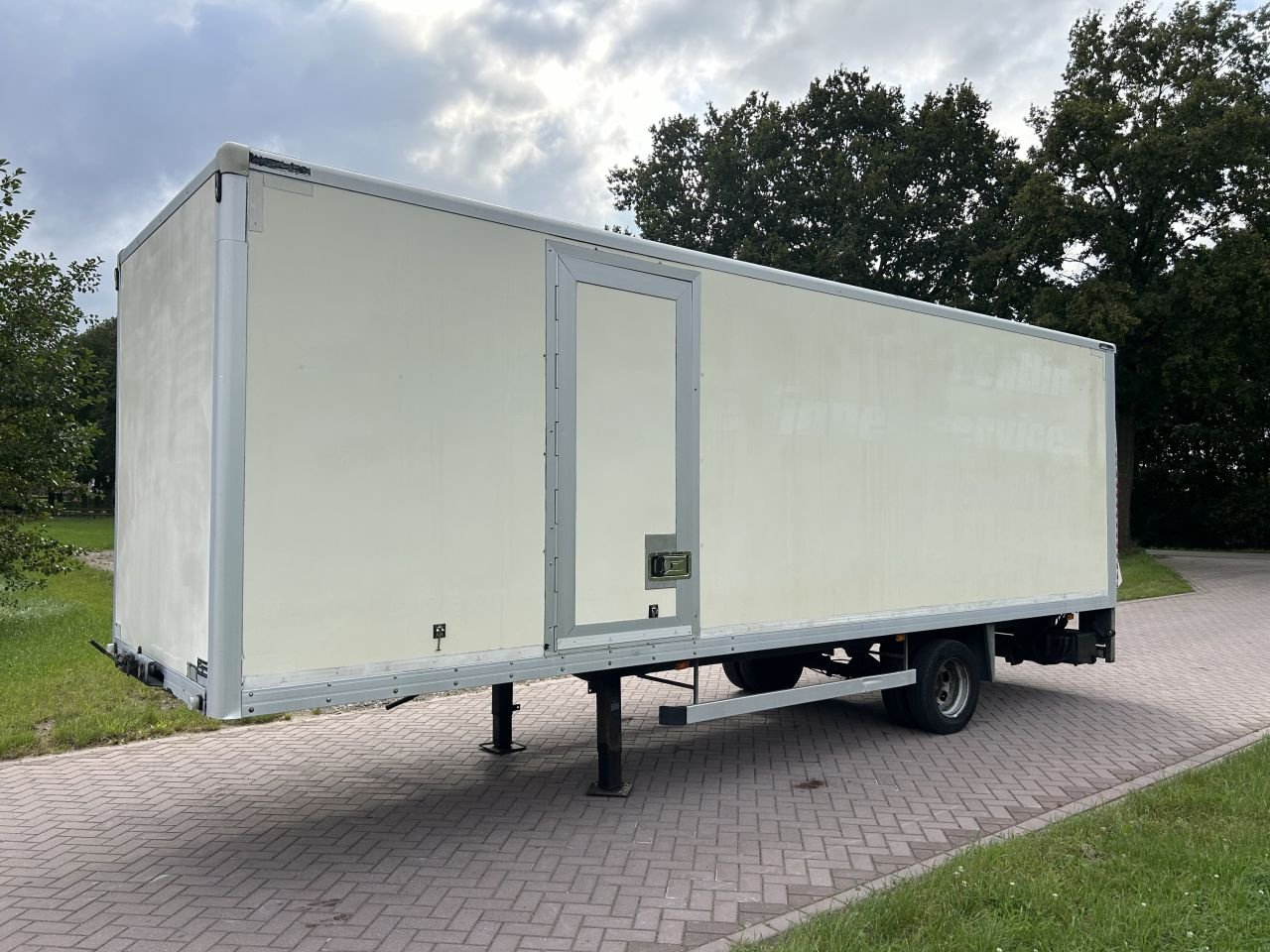 PKW-Anhänger tip Sonstige be oplegger gesloten Veldhuizen 5480 kg met met laadklep 1000 kg, Gebrauchtmaschine in Putten (Poză 3)