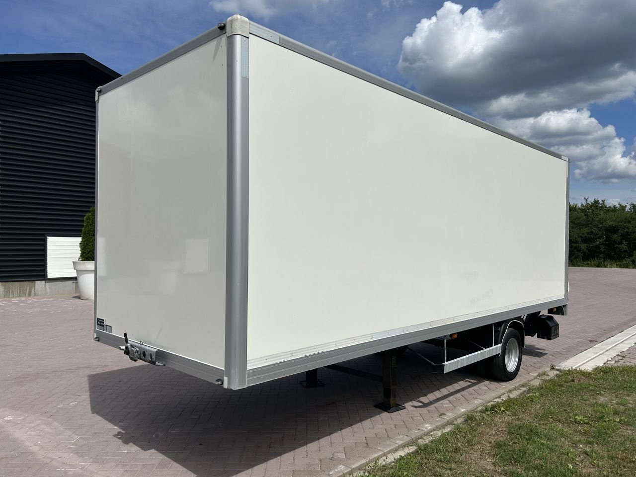 PKW-Anhänger za tip Sonstige be oplegger gesloten veldhuizen be oplegger gesloten veldhuizen 4800 kg met laadklep 750 kg, Gebrauchtmaschine u Putten (Slika 4)