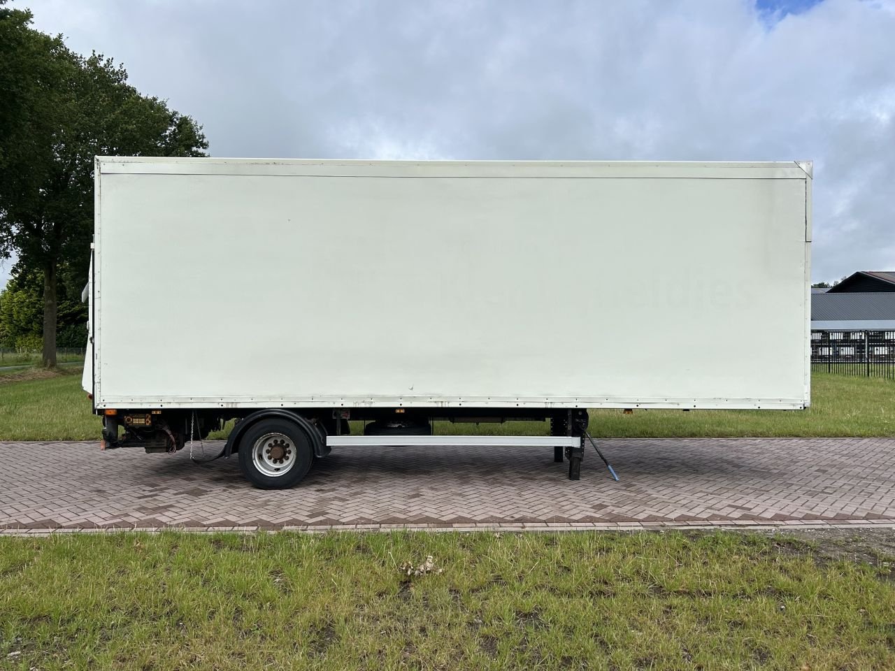 PKW-Anhänger типа Sonstige Be oplegger QUALITY TRAILERS gesloten 7990 kg met laadklep, Gebrauchtmaschine в Putten (Фотография 1)