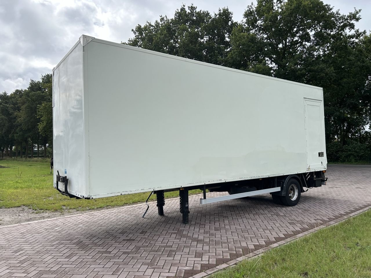 PKW-Anhänger tipa Sonstige Be oplegger QUALITY TRAILERS gesloten 7990 kg met laadklep, Gebrauchtmaschine u Putten (Slika 3)