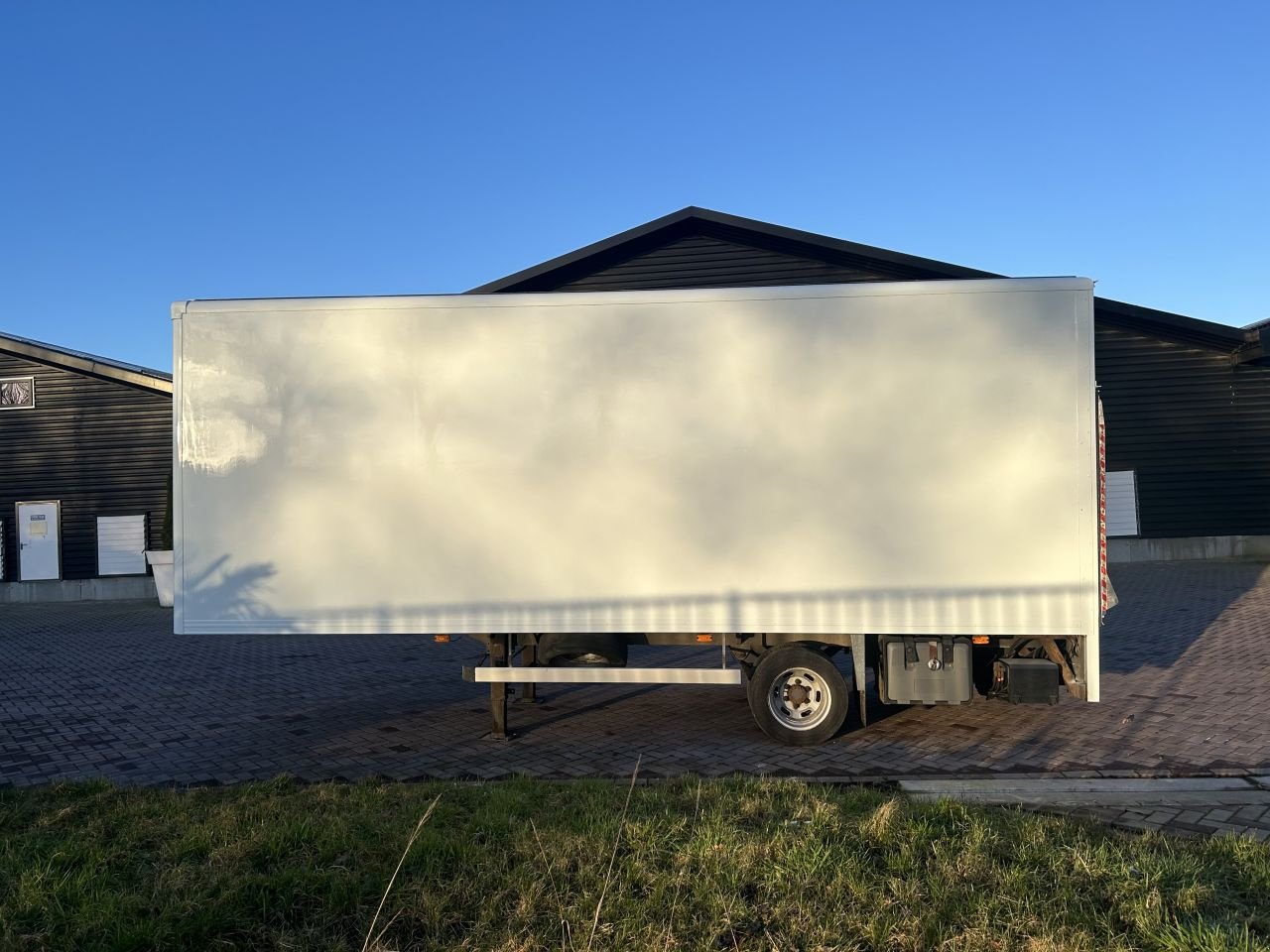 PKW-Anhänger tip Sonstige be oplegger VELDHUIZEN 5.5 ton be oplegger VELDHUIZEN 5.5 ton schuifzeilen 750 kg laadklep, Gebrauchtmaschine in Putten (Poză 2)