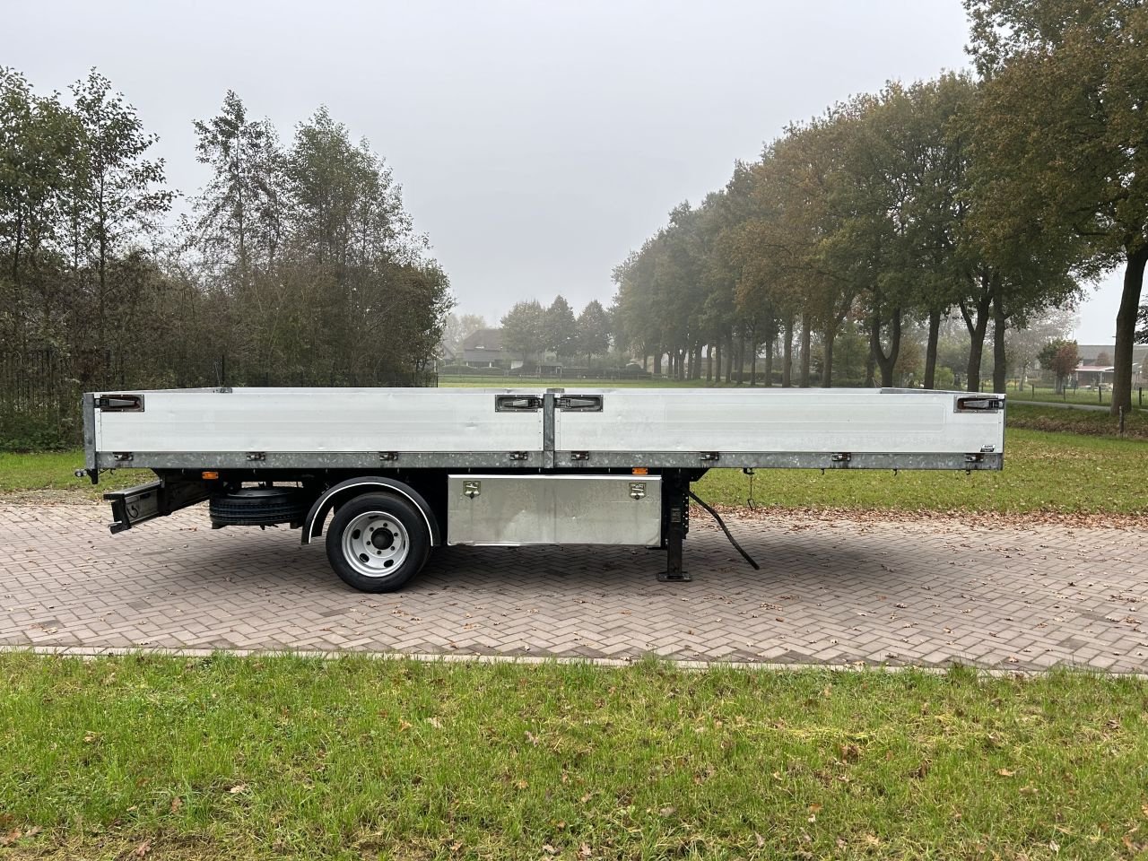 PKW-Anhänger van het type Sonstige BE oplegger vlak met luiken bunk 7 ton, Gebrauchtmaschine in Putten (Foto 2)