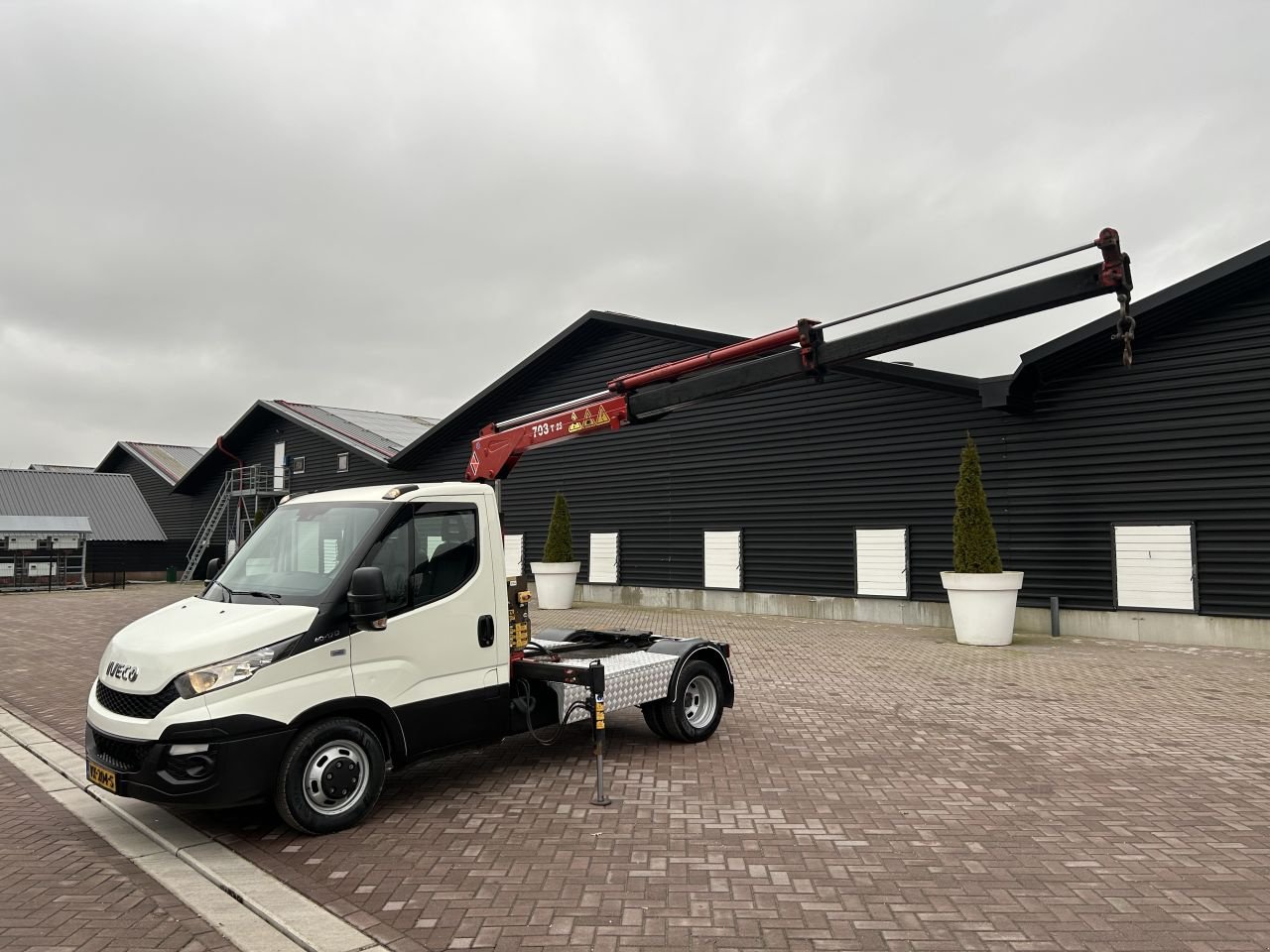 PKW-Anhänger of the type Sonstige be trekker 9.3 ton iveco 40c17 be trekker 9.3 ton iveco 40c17 euro 5 met kraan, Gebrauchtmaschine in Putten (Picture 1)