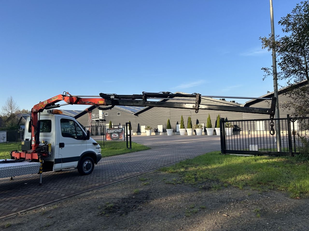 PKW-Anhänger van het type Sonstige BE trekker Iveco 40C15 met Palfinger kraan, Gebrauchtmaschine in Putten (Foto 2)