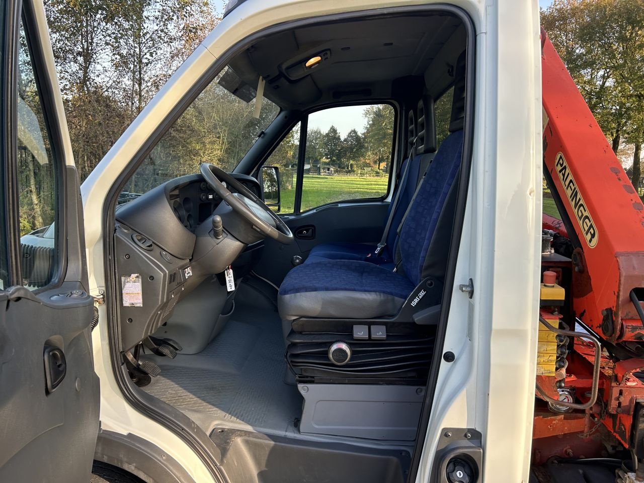 PKW-Anhänger van het type Sonstige BE trekker Iveco 40C15 met Palfinger kraan, Gebrauchtmaschine in Putten (Foto 11)