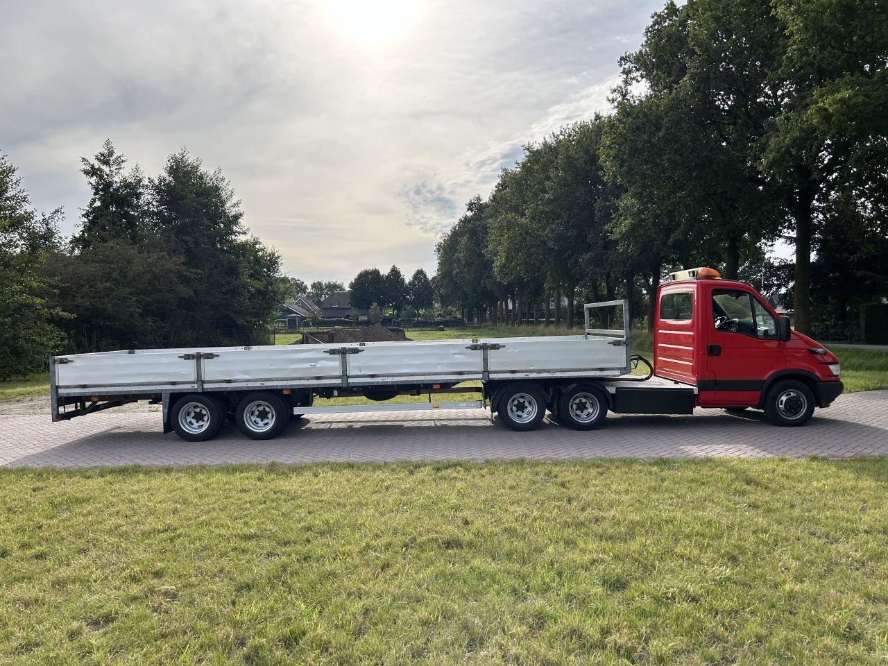 PKW-Anhänger del tipo Sonstige be trekker Iveco Daily 35C17 - Jeeb-as vlakke oplegger, Gebrauchtmaschine en Putten (Imagen 2)