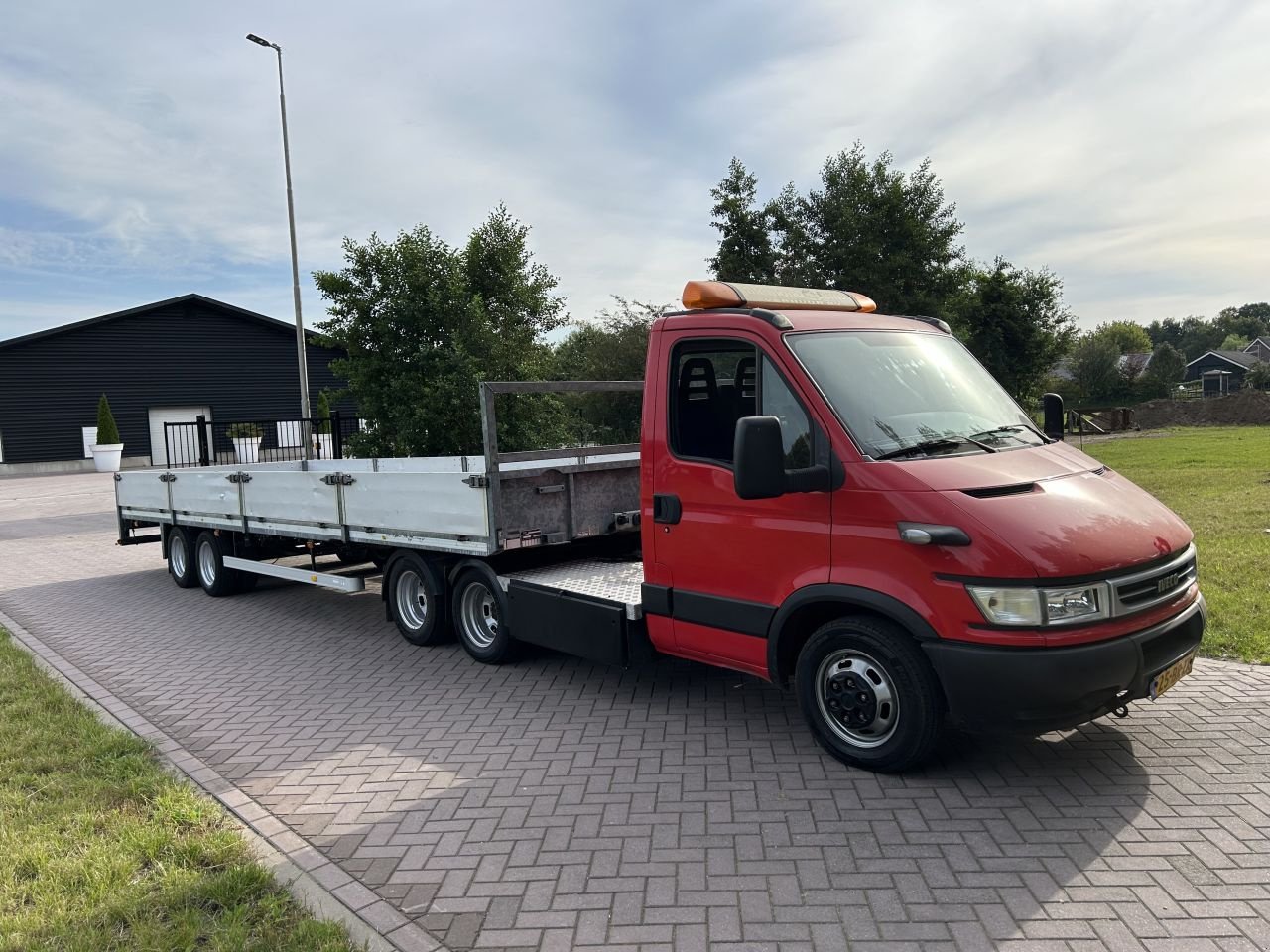 PKW-Anhänger del tipo Sonstige be trekker Iveco Daily 35C17 - Jeeb-as vlakke oplegger, Gebrauchtmaschine en Putten (Imagen 3)