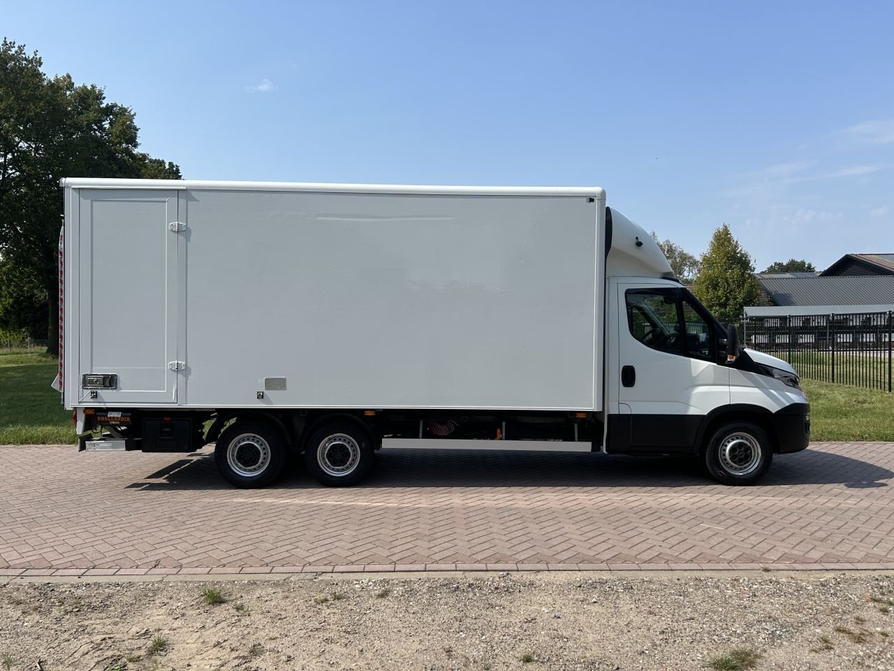 PKW-Anhänger Türe ait Sonstige Be Trekker Iveco Daily 35s18 Clixtar met laadklep 1000 kg (28, Gebrauchtmaschine içinde Putten (resim 4)