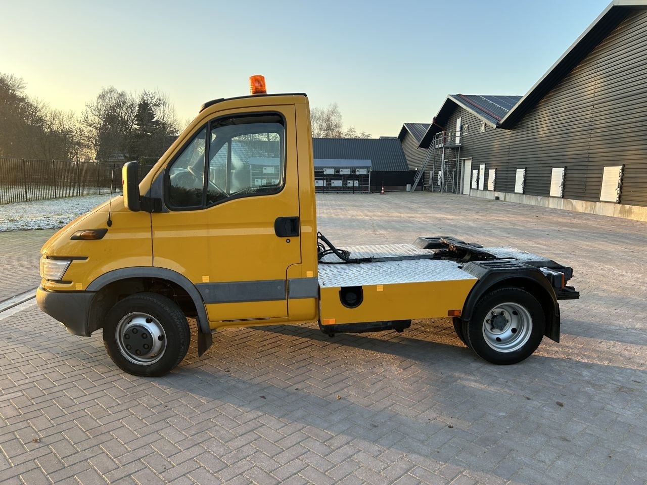 PKW-Anhänger du type Sonstige be trekker Iveco Daily 40c (26) be trekker Iveco Daily 40c (26) luchtgeveerde trekker, Gebrauchtmaschine en Putten (Photo 3)